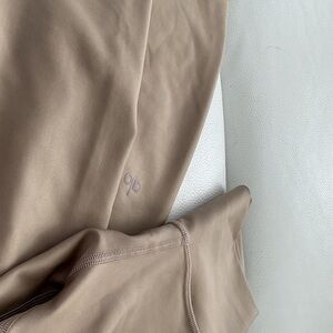 ALO Yoga woman’s leggings Gravel color XS